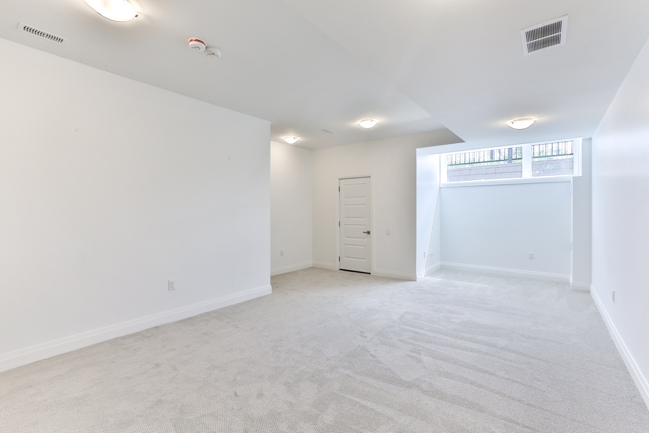 105 Beaver Ave | foxmarin.ca