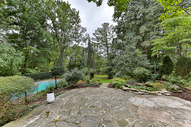 1266 Minaki Road | foxmarin.ca