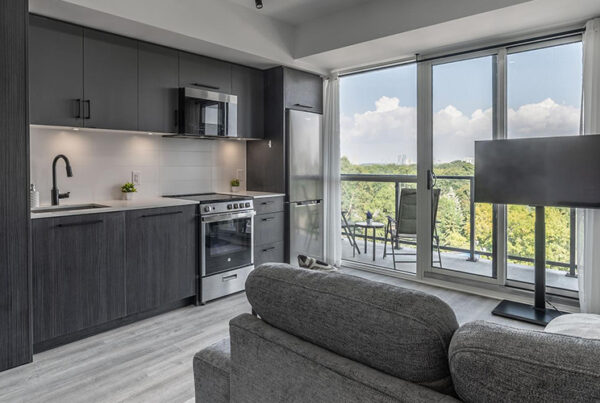 706-2369 Danforth Ave
