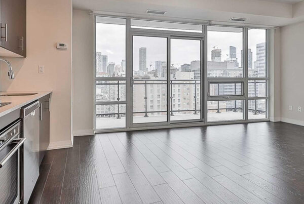 1720-460 Adelaide St E