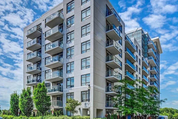 606-812 Lansdowne Ave